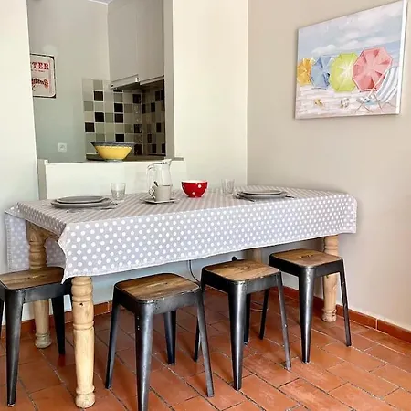 4 Personnes-clim-piscine-parking Apartment