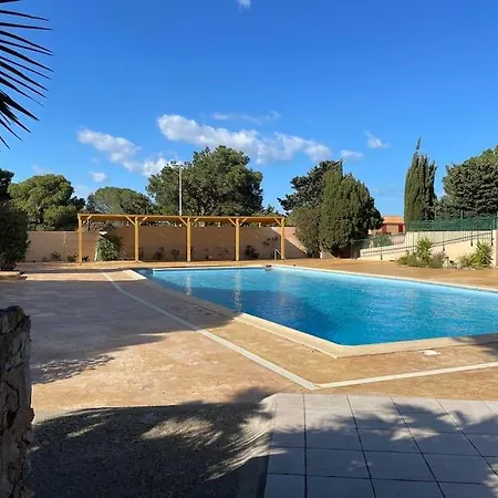 4 Personnes-clim-piscine-parking Apartment