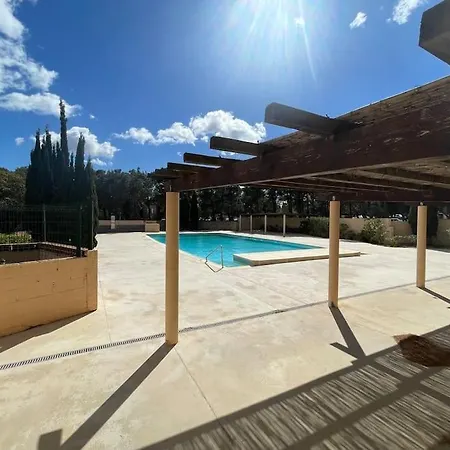 4 Personnes-clim-piscine-parking Apartment *